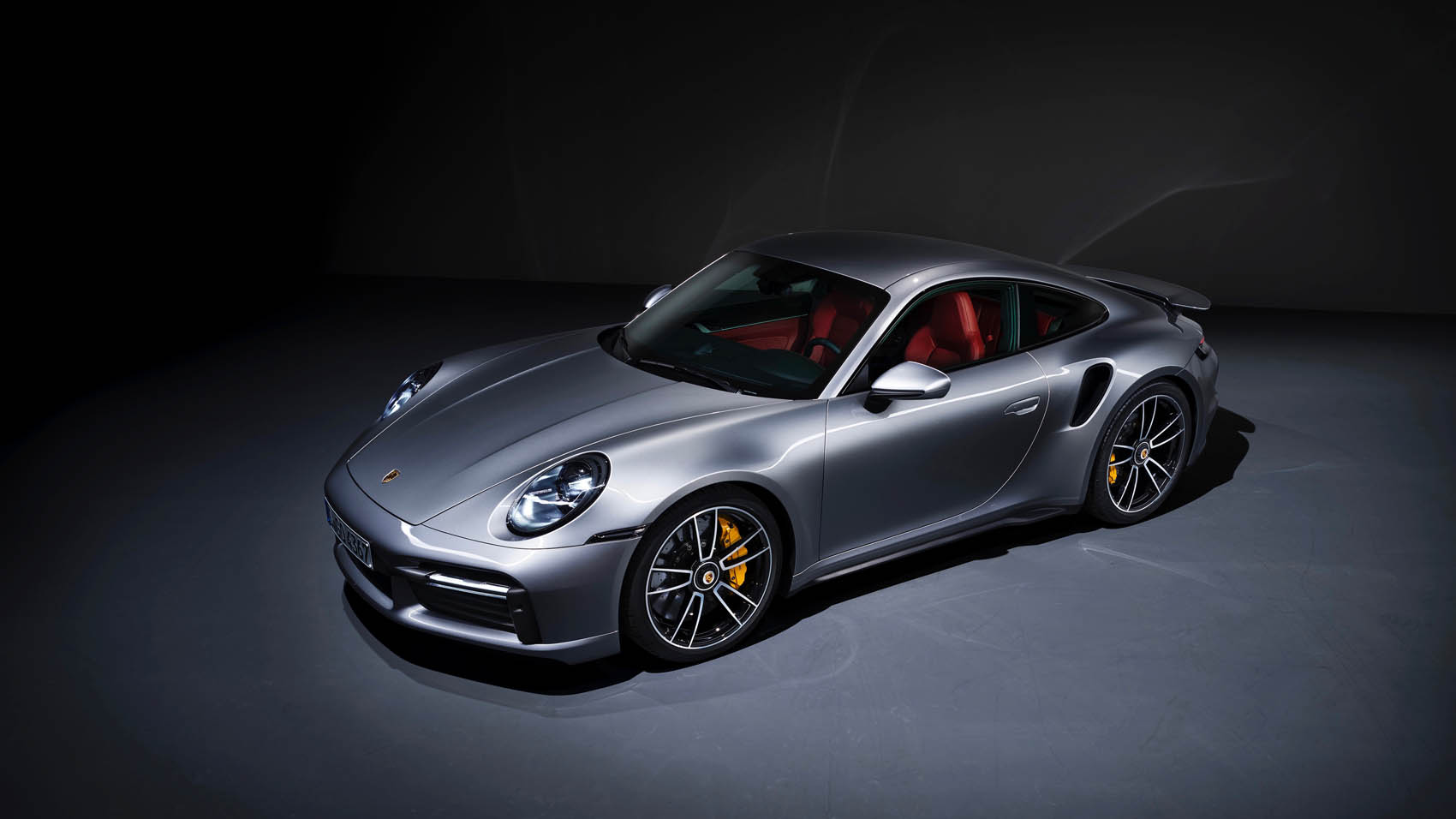 Com novo motor Boxer agora de 3,8 litros, o 911 Turbo S passa a debitar 650cv