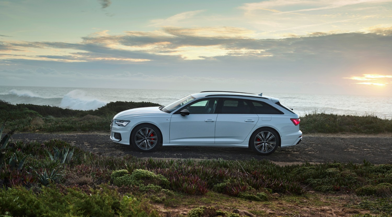 Além de um sistema híbrido plug-in, a A6 Avant TFSI e, aqui fotografada no "nosso" Cabo da Roca, enverga ainda um equipamento de série de topo