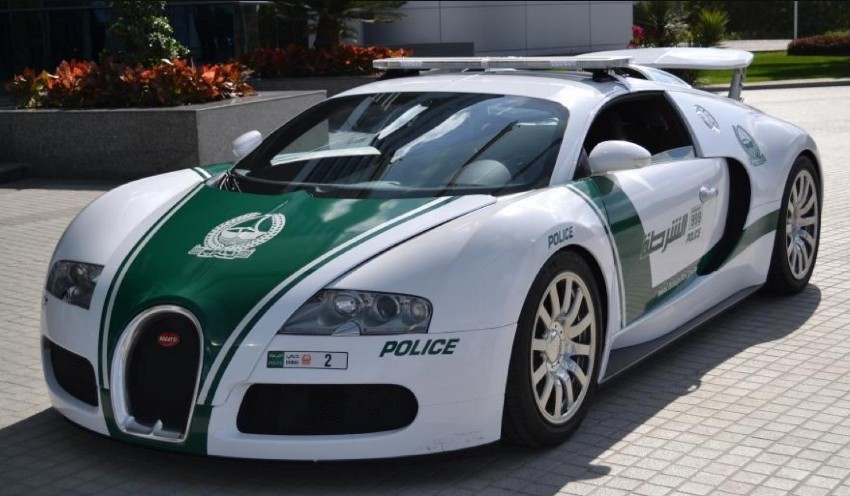 O Dubai tem o carro da polícia mais rápido do mundo, segundo o Guinness World of Records: um Bugatti Veyron, capaz de acelerar dos 0 aos 100 km/h em 2,5s e atingir os 407 km/h.