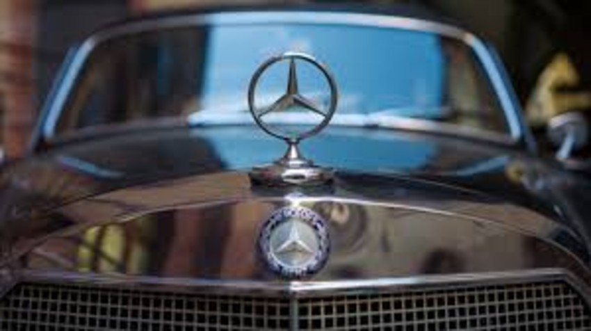 Sabe o significado do emblema da Mercedes-Benz? A estrela de três pontas procura representar a supremacia da empresa, em três áreas distintas: no mar, no ar, e em terra.
