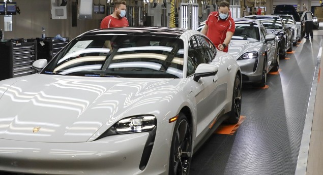 Parada desde 21 de março. Porsche volta ao trabalho na próxima semana