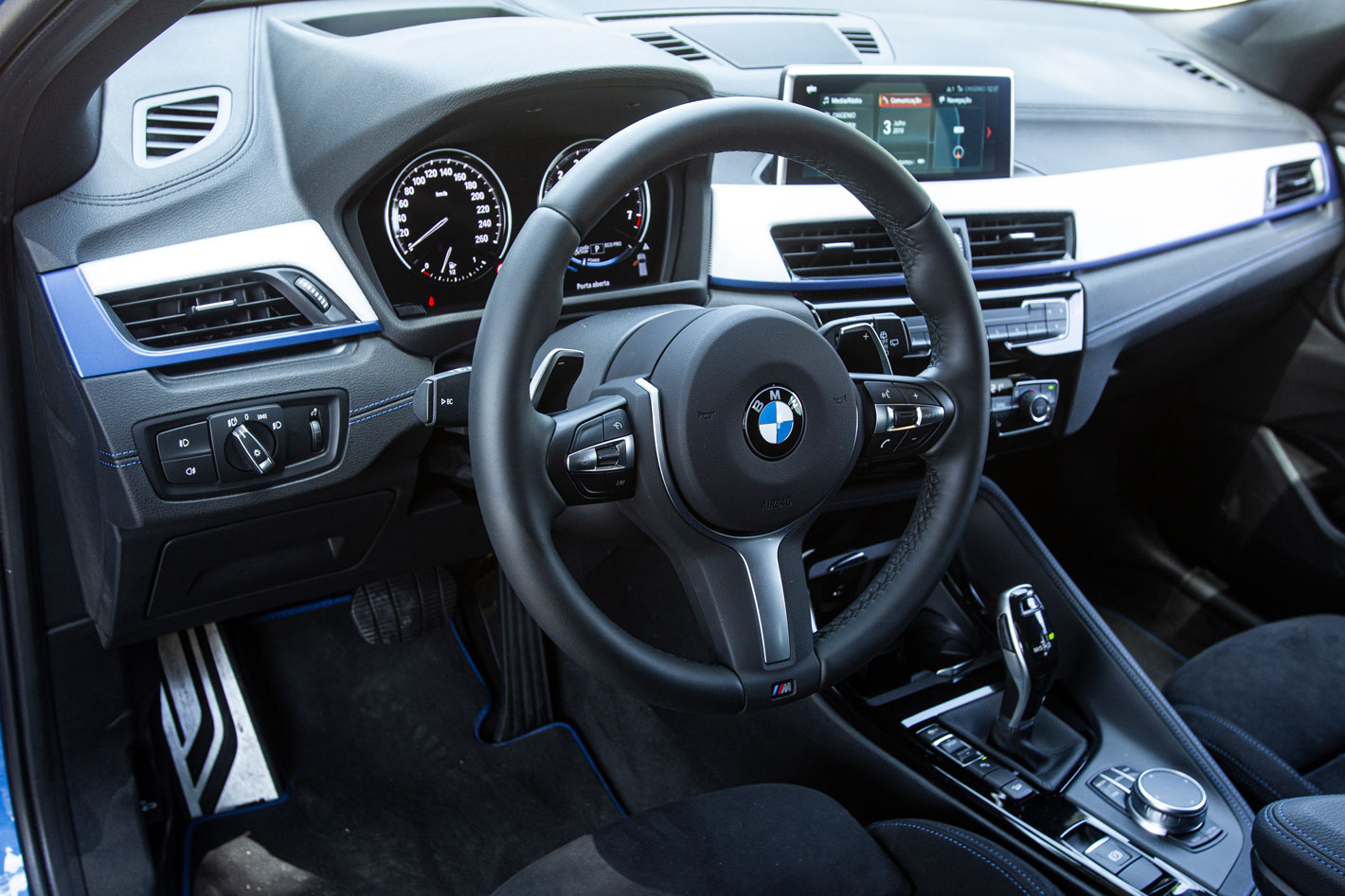 Interior do BMW X2 M35i