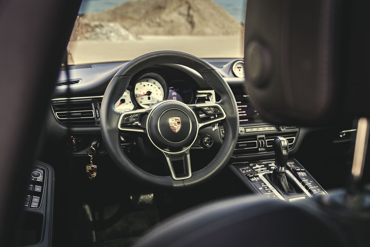 Interior Porsche Macan no comparativo Stelvio vs Macan