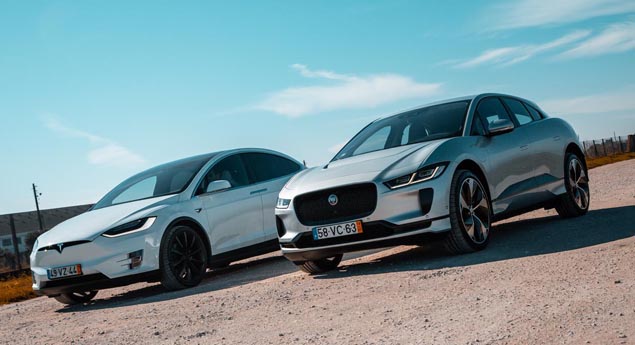 Jaguar I-Pace P400 S vs Tesla Model X 100D: Duelo silencioso