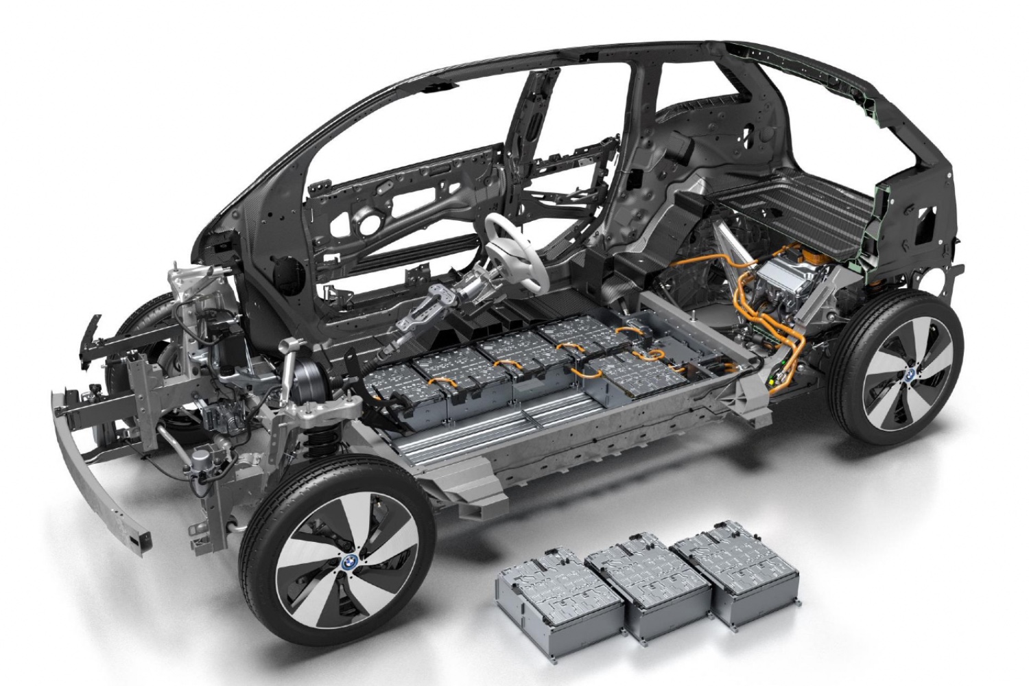 Os conjuntos propulsores dos carros elétricos podem inflamar-se ou até mesmo explodir, mas a probabilidade destas ocorrências é inferior à dos veículos de combustão interna