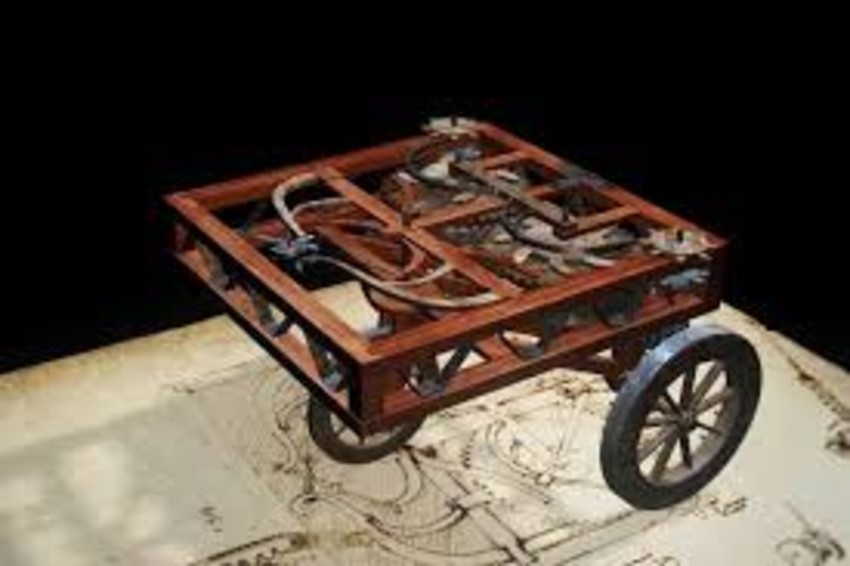 Leonardo da Vinci inventou o primeiro carro em 1478, em papel! Em 2004, foi feita uma r&eacute;pilica desse carro, que est&aacute; exposta no Instituto e Museu da Hist&oacute;ria da Ci&ecirc;ncia em Floren&ccedil;a, It&aacute;lia.