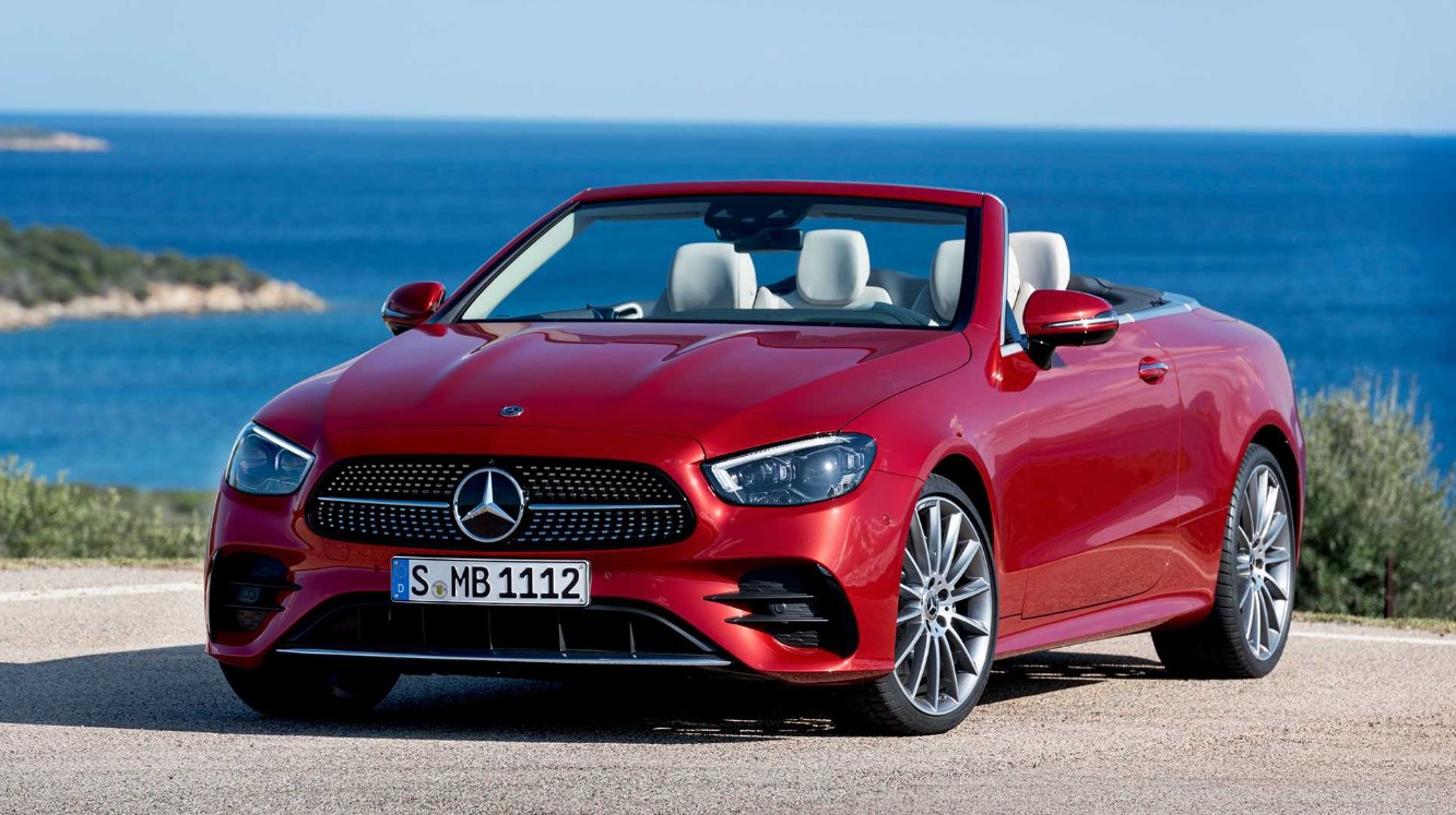 Concebido para o bom tempo, está ainda por saber quando é que o renovado Mercedes-Benz Classe E Cabrio estará disponível no mercado nacional