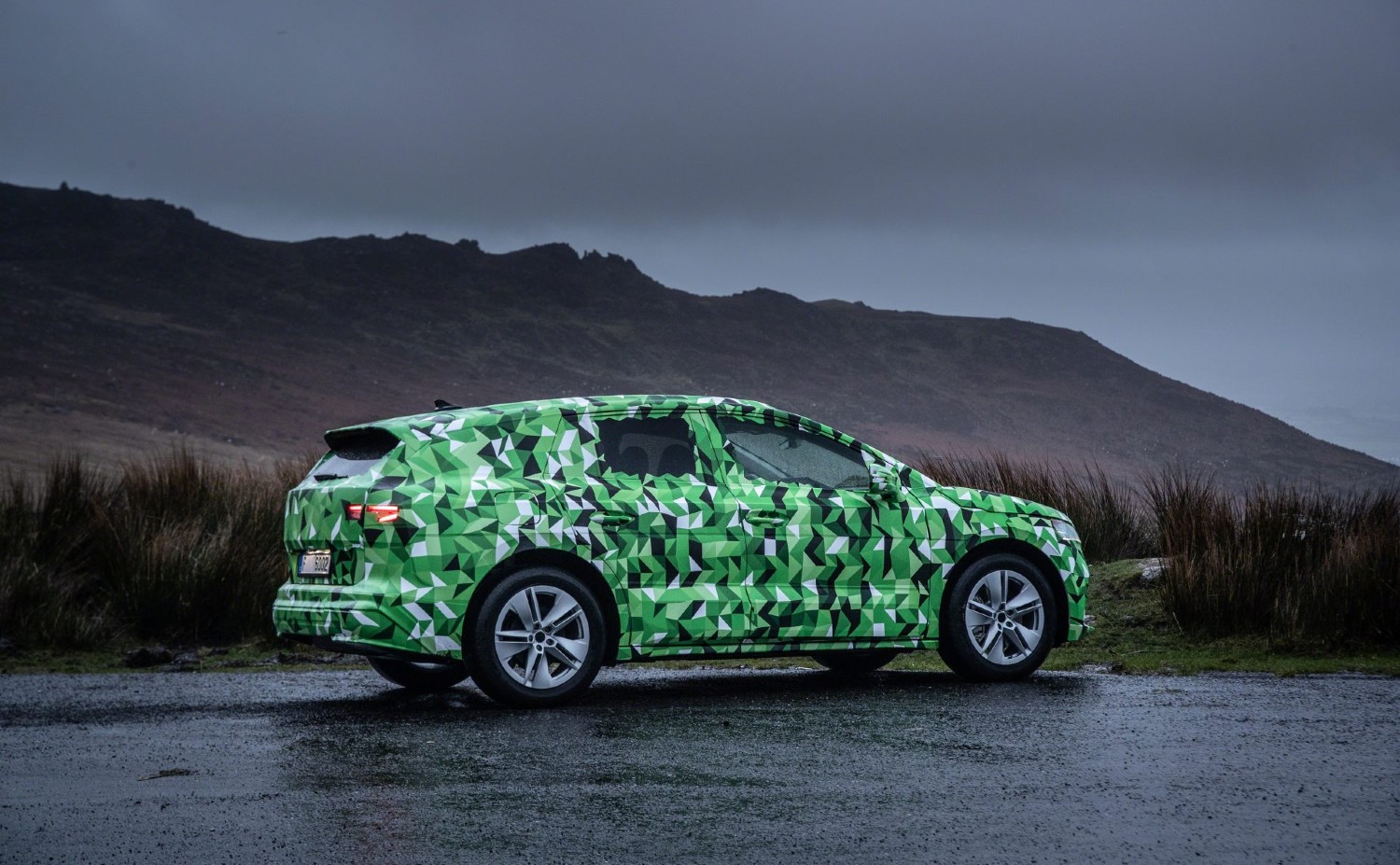 O Skoda Enyaq iV ainda de camuflado