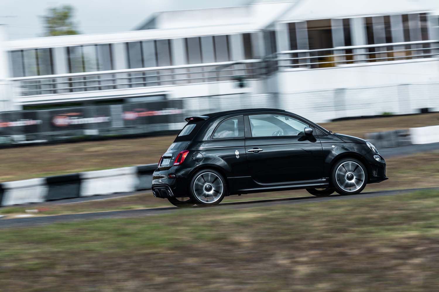 O Abarth 595c Turismo tem 165 cv 