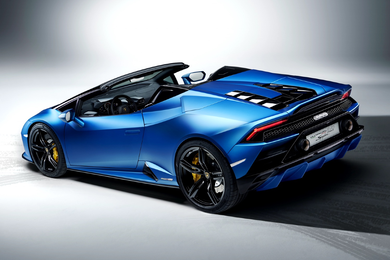 Perspetiva traseira do Lamborghini Huracan EVO RWD Spyder