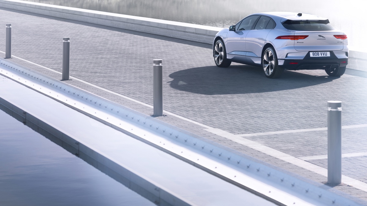 Jaguar I-Pace oferece uma autonomia até 470 km e permite carregamentos em menos tempo