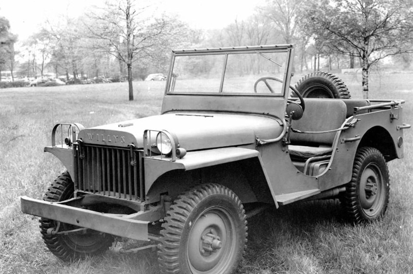 O Jeep produzido em 1940 foi o primeiro carro com tra&ccedil;&atilde;o &agrave;s quatro rodas e destinava-se ao ex&eacute;rcito americano.