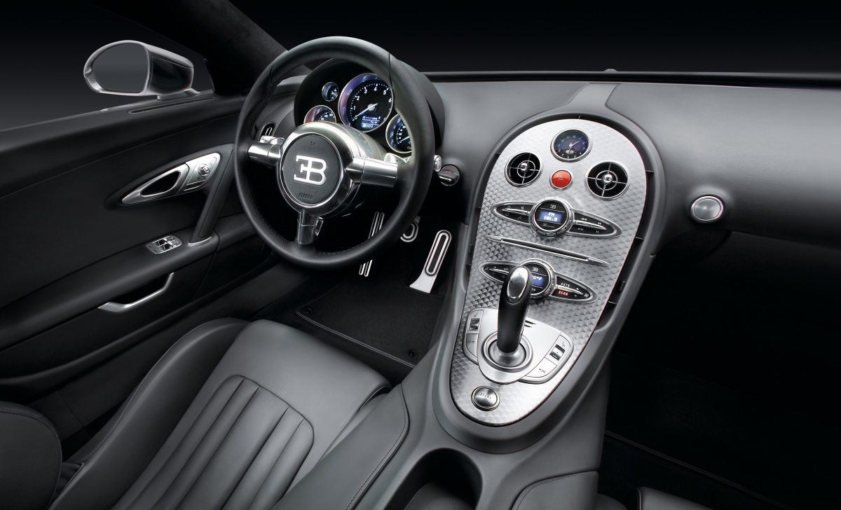 Interior do Veyron Pur Sang