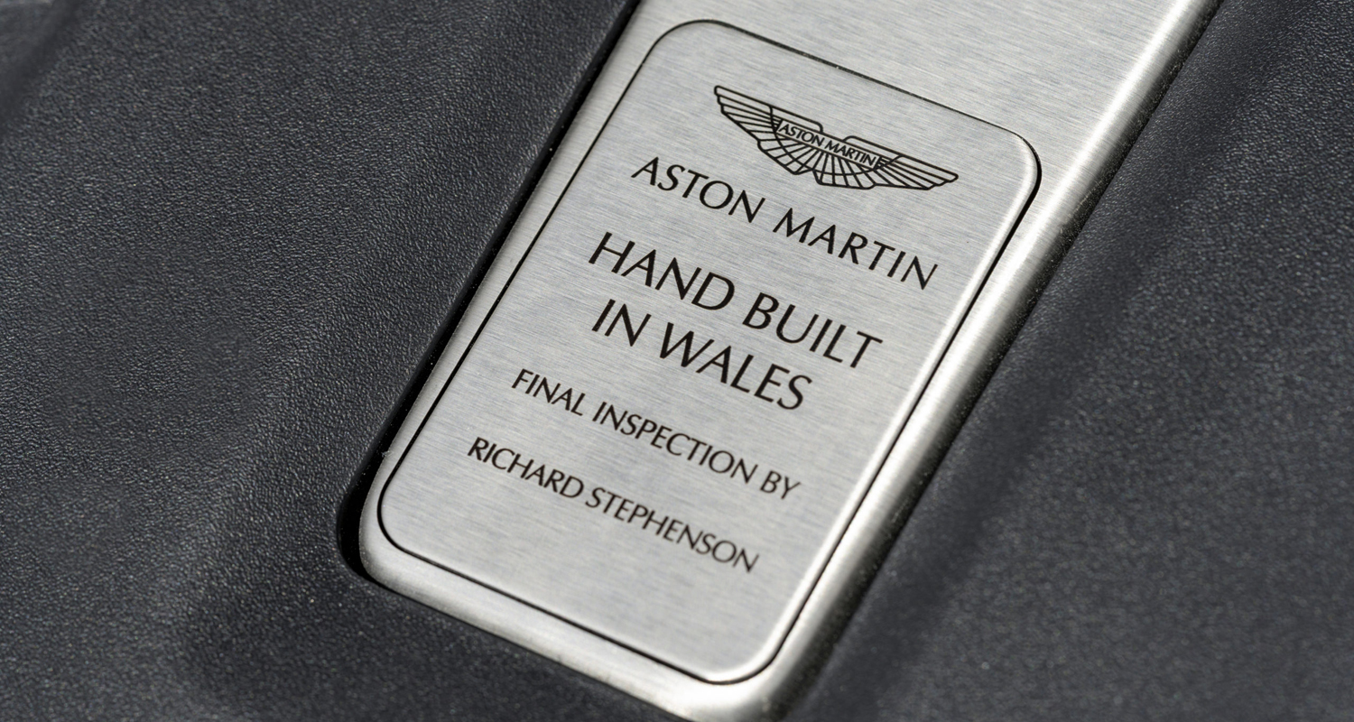 Construído à mão no País de Gales, é assim que a Aston Martin identifica a sua produção