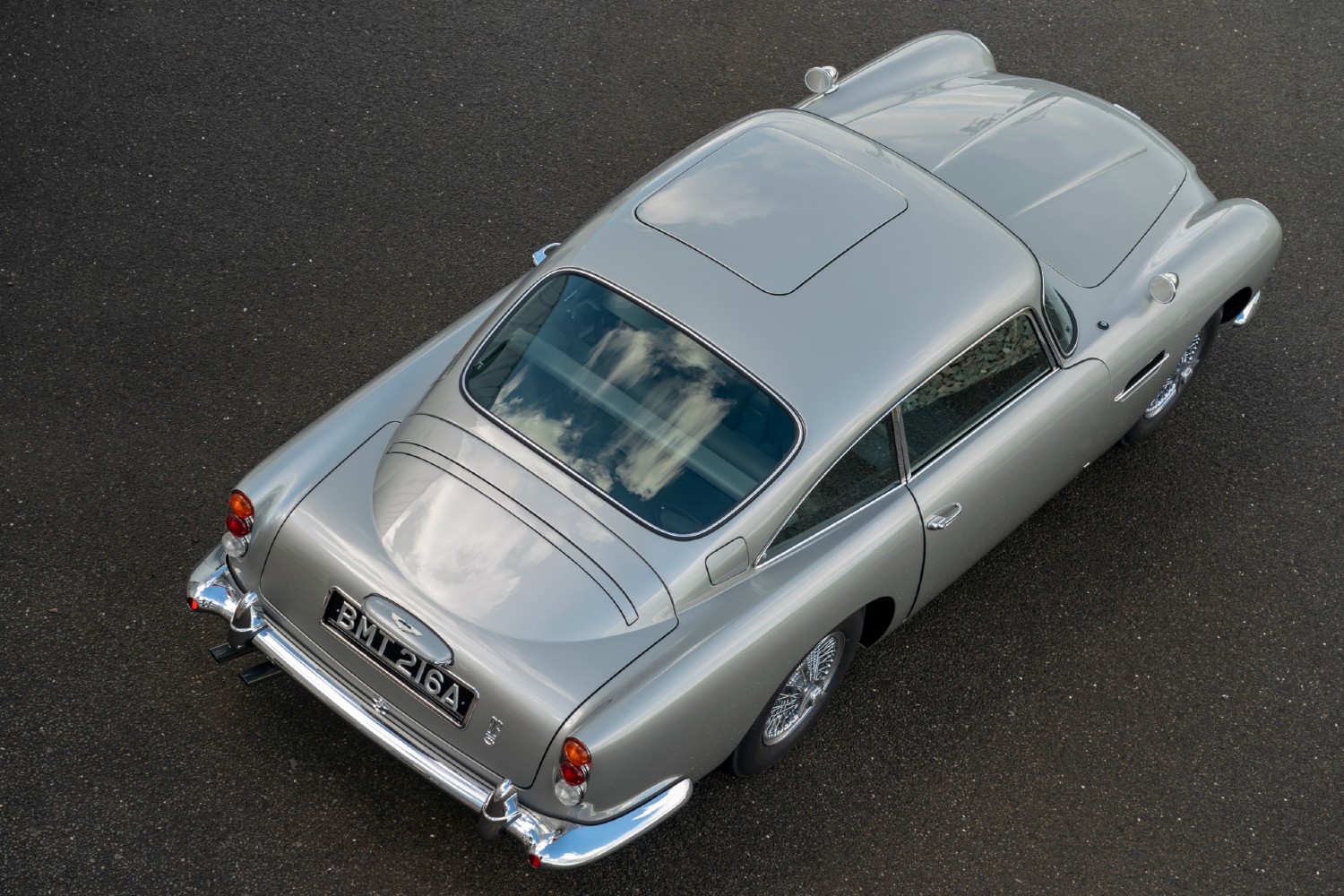 Tal como no DB5 de James Bond, também os carros que a Aston Martin está já a produzir não dispensam do banco do condutor ejectável