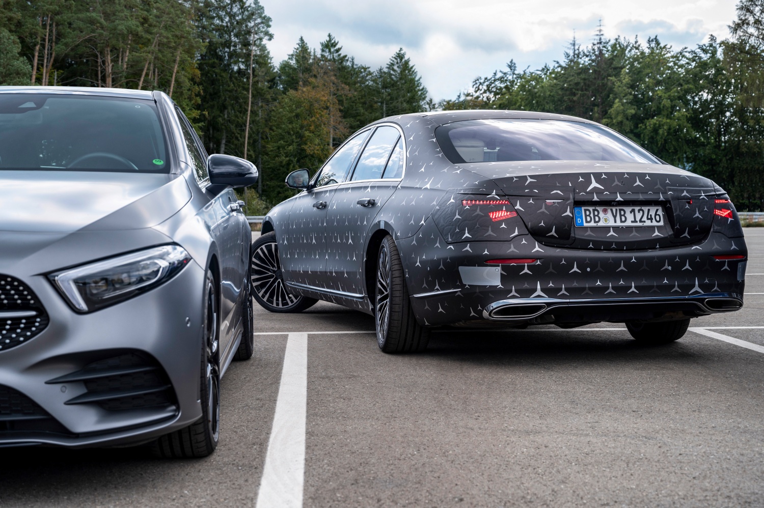 O novo Mercedes-Benz Classe S terá disponível o sistema Active Brake Assist para apoiar as manobras