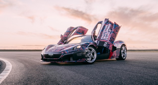 O confronto desejado. Rimac testa C_Two frente a Porsche Taycan Turbo S