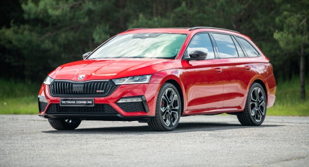 Com motores TSI e TDI. Nova geração Skoda Octavia RS desvendada