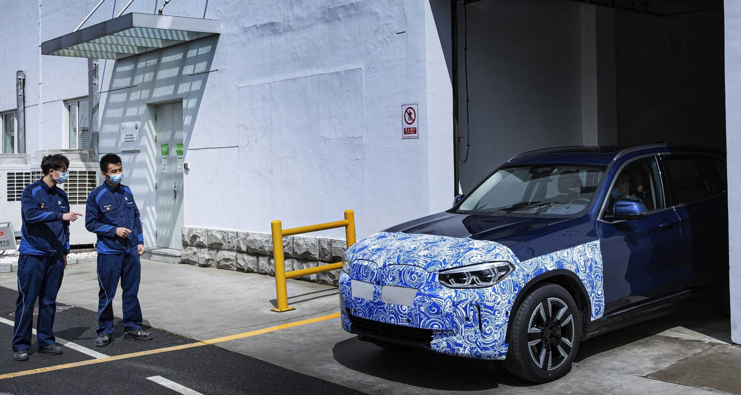 Uma das imagens do novo BMW iX3 que já circulava na Internet