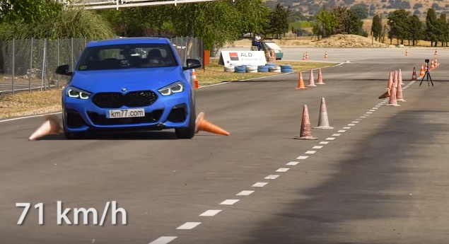 Será sina? BMW M235i Gran Coupe também desilude no teste do alce