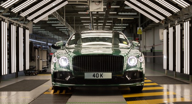 Após 15 anos e três gerações. Bentley comemora 40 mil unidades do Flying Spur