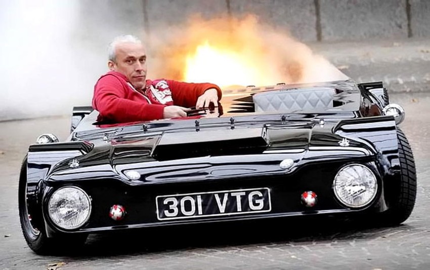 O carro mais baixo do mundo tem uma carroçaria de apenas 48,26 cm de altura e foi construído por Perry Watkins, de Buckinghamshire, Inglaterra.