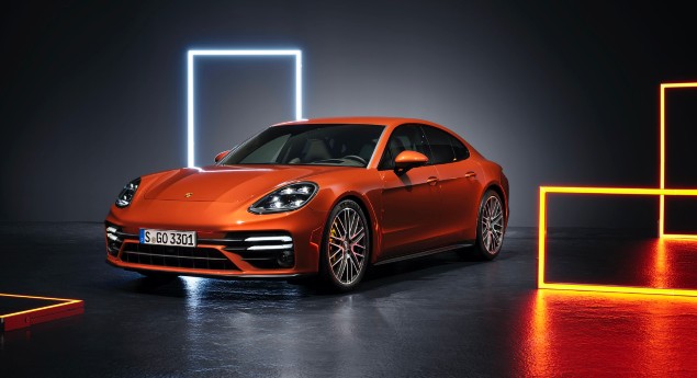 Porsche. Recordista Panamera renova-se com novo PHEV e Turbo S de 620 cv