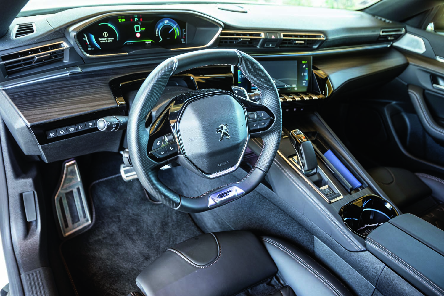 Interior do Peugeot 508 SW Hybrid