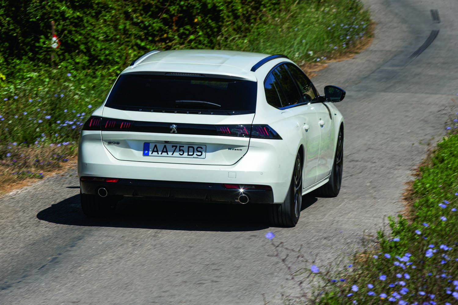 Traseira do Peugeot 508 SW Hybrid