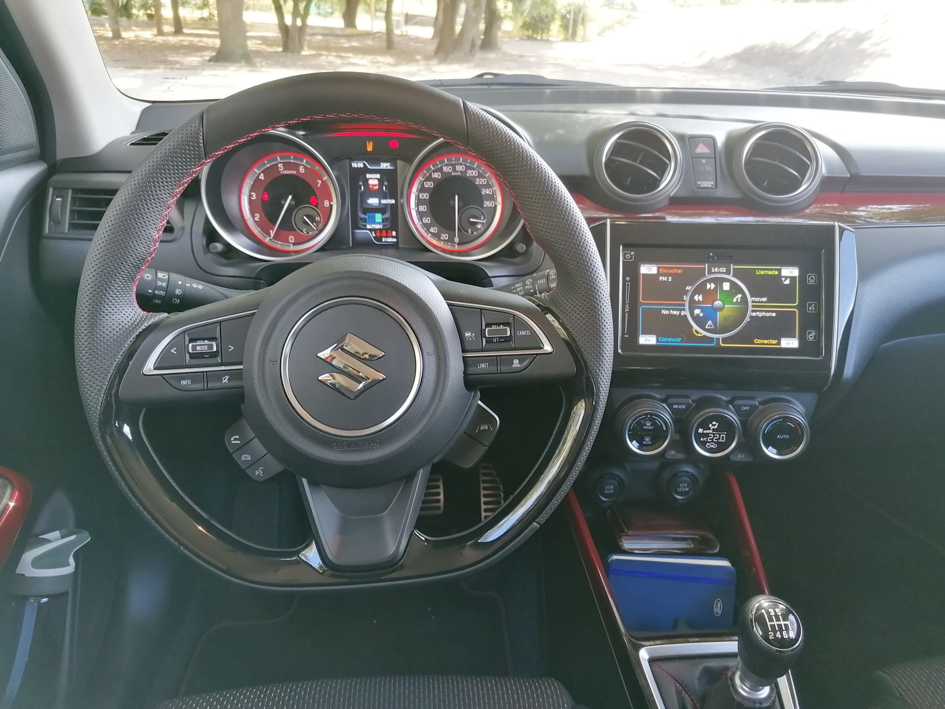 Interior do Suzuki Swift Sport Hybrid