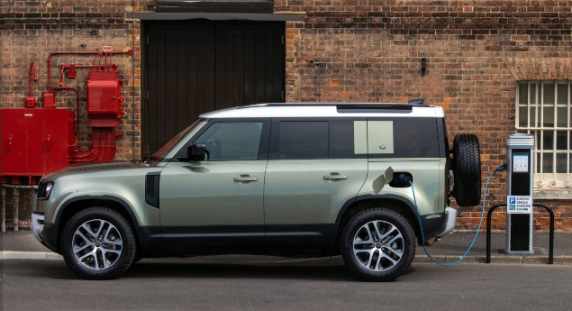 Depois dos motores térmicos. Land Rover Defender também já é PHEV