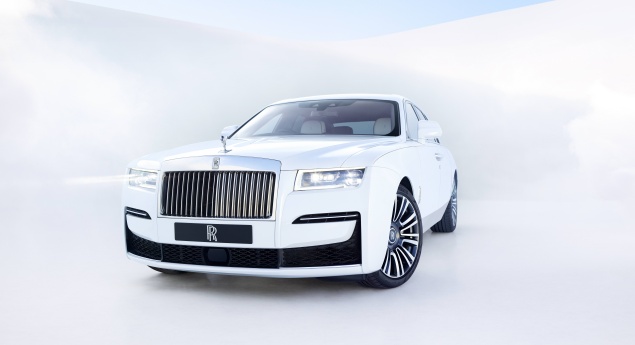 Nova geração do Rolls-Royce Ghost combina design e potência