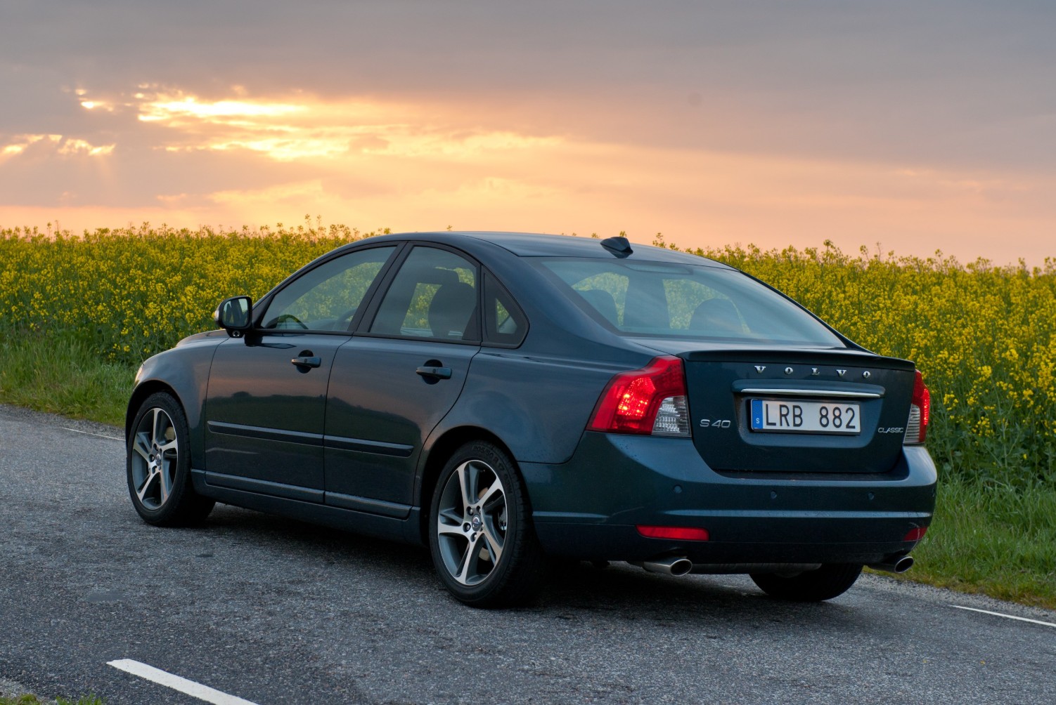 O Volvo S40, comercializado entre 1995 e 2012