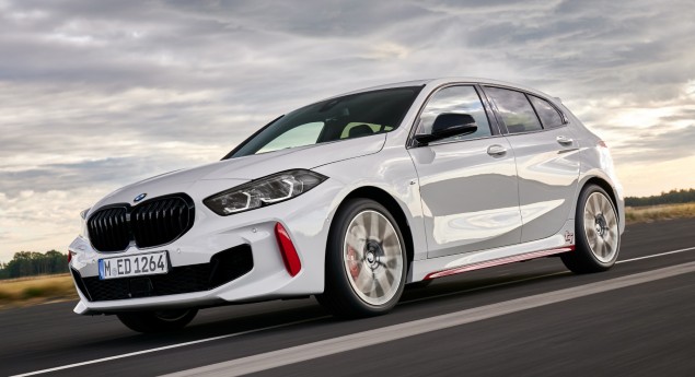 Com o Golf GTI na mira. BMW apresenta 218ti de 265cv