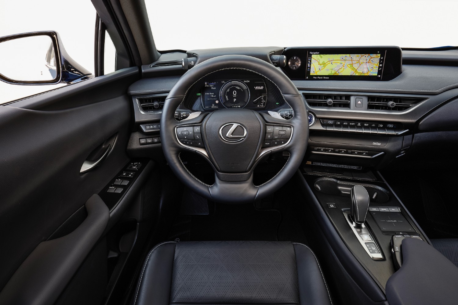 Fortemente tecnológico, o Lexus UX 300e procura oferecer o máximo de informação para um condução mais eficiente