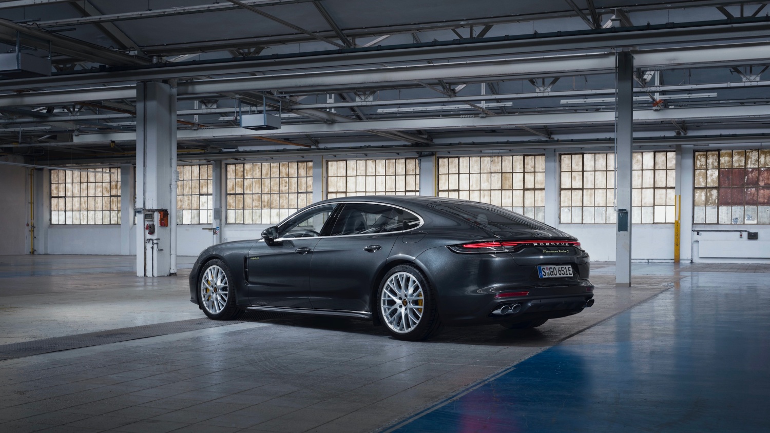 Porsche Panamera Turbo S E-Hybrid é a nova versão de topo da gama