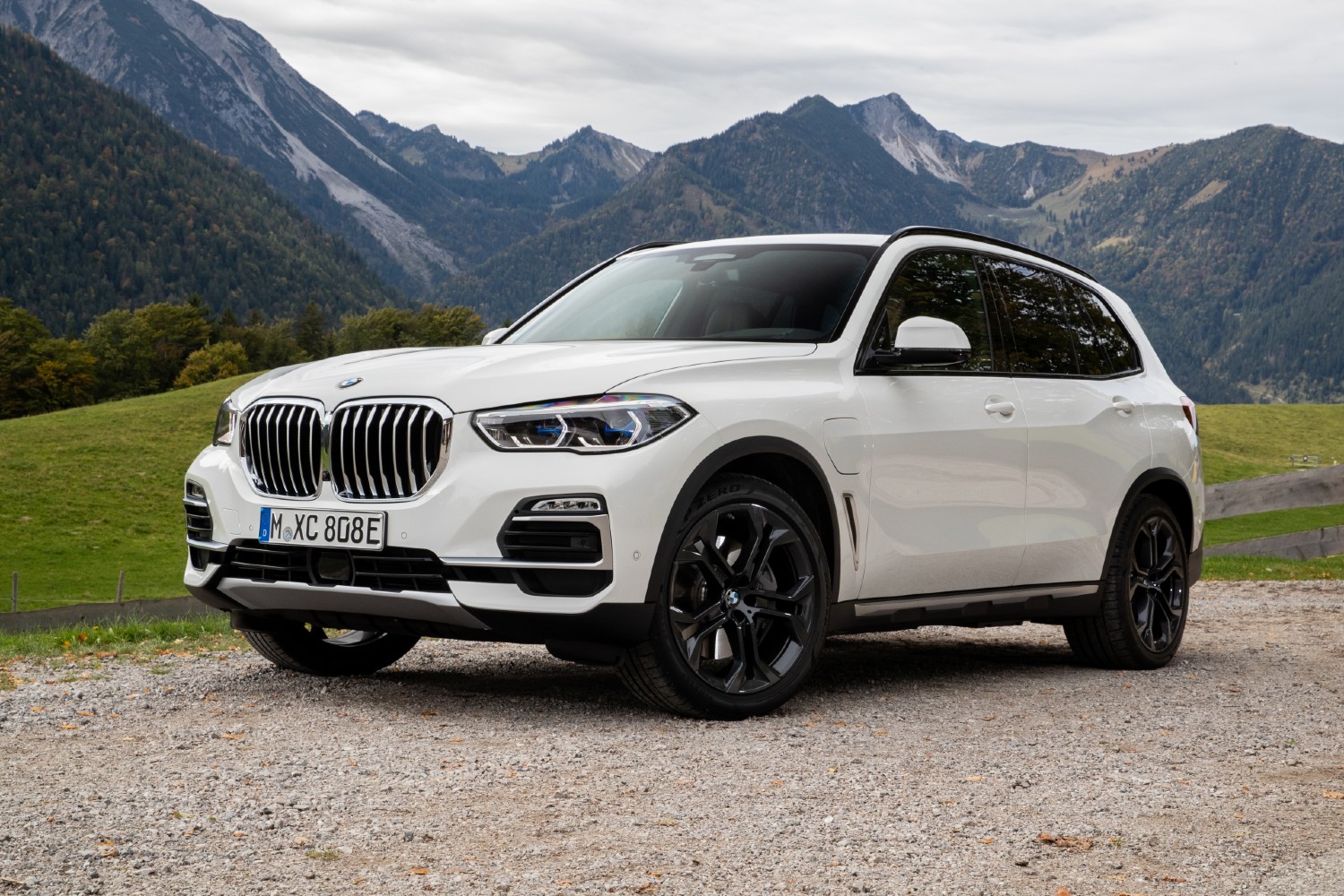 O atual BMW X5 xDrive45e