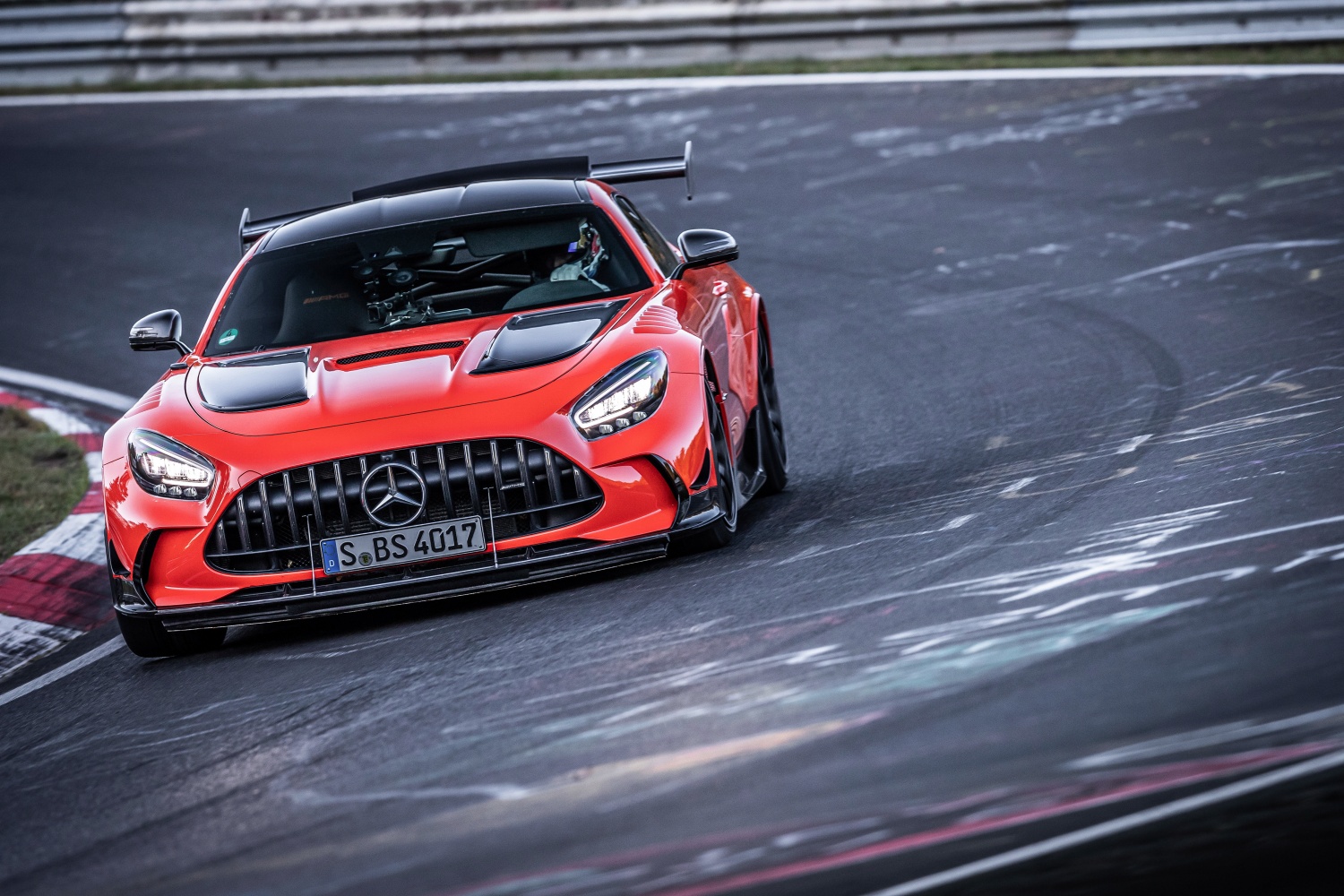 Confirma-se: vem aí sucessor do Mercedes-AMG GT!...