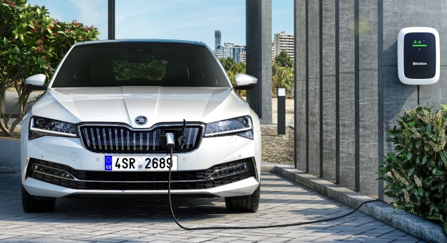 Com 850 km de autonomia. Skoda Superb iV PHEV já disponível em Portugal