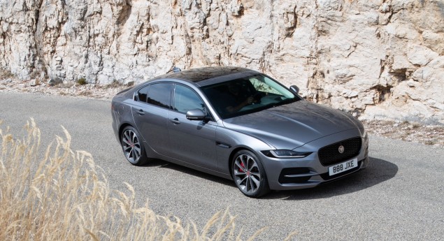 Culpa do COVID-19. Jaguar interrompe produção do XE e XF em Castle Bromwich