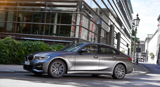 BMW. Gama eletrificada reforçada com novos 320e e 520e com 204 cv