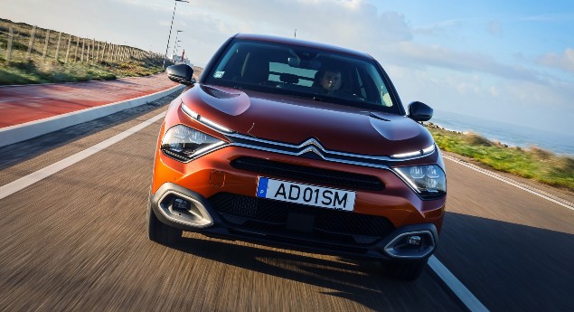 Preços e versões definidas. Novos Citroën C4 e ë-C4 já chegaram a Portugal