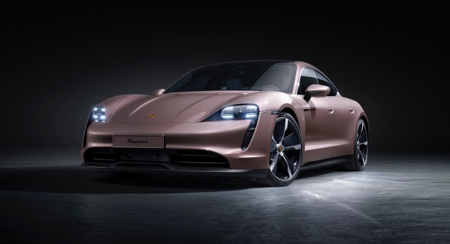 Porsche Taycan recebe nova versão "apenas" com tração traseira