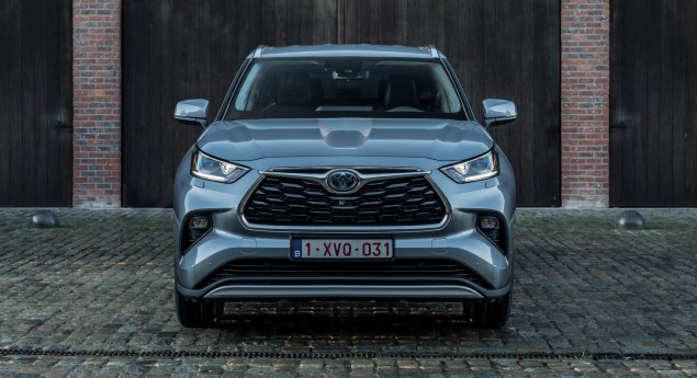 Com 7 lugares e híbrido. Toyota lança SUV Highlander na Europa