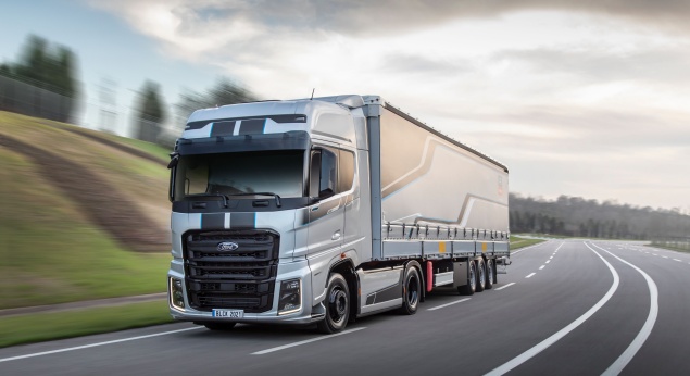 Ford Trucks lança edição especial F-Max Blackline