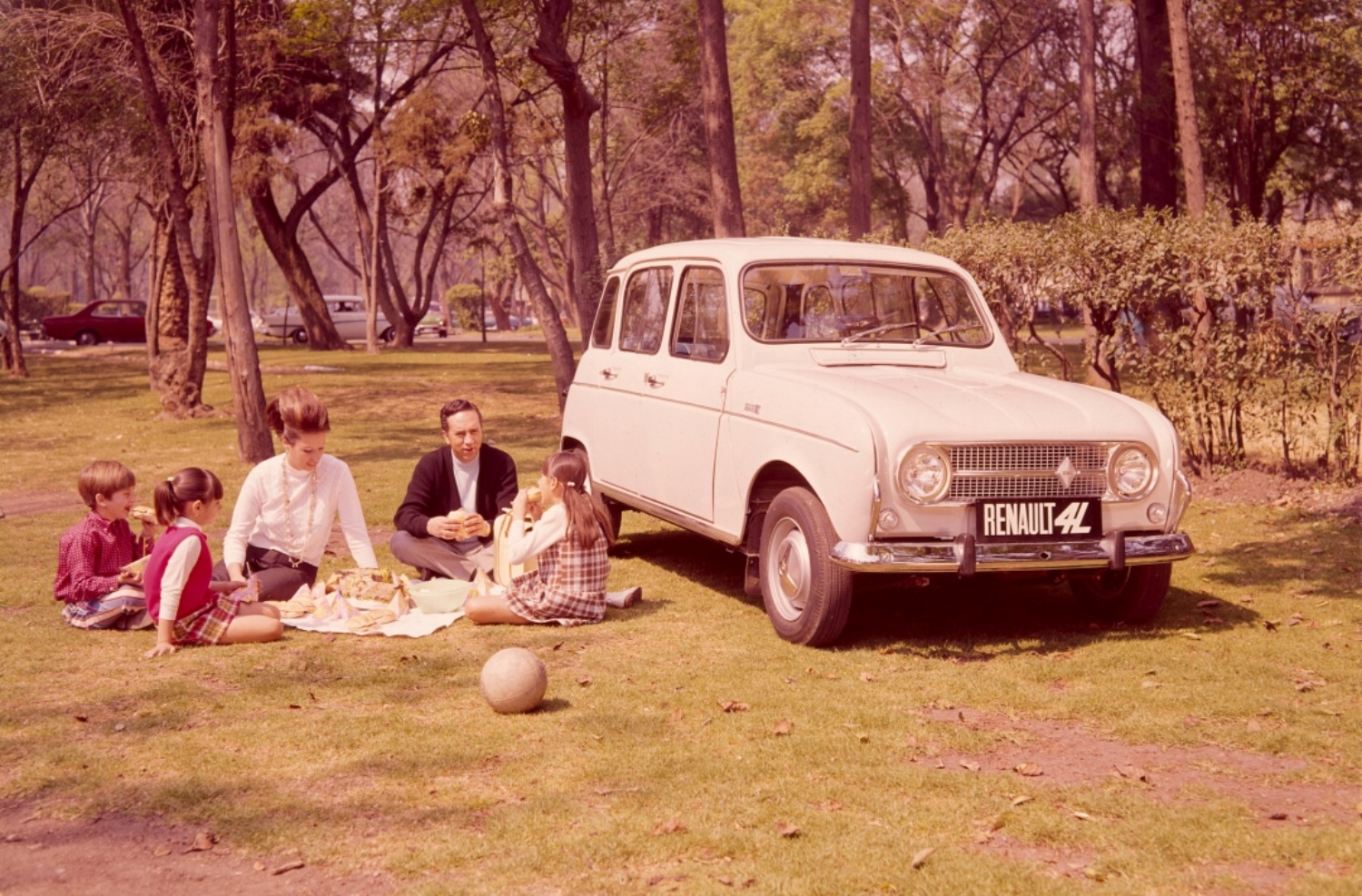 Um ícone da indústria automóvel - a Renault 4L