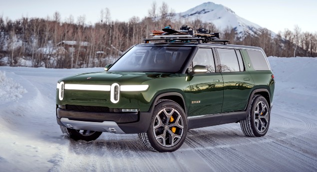 Com chegada prevista já para junho. Rivian R1T e R1S divertem-se na neve