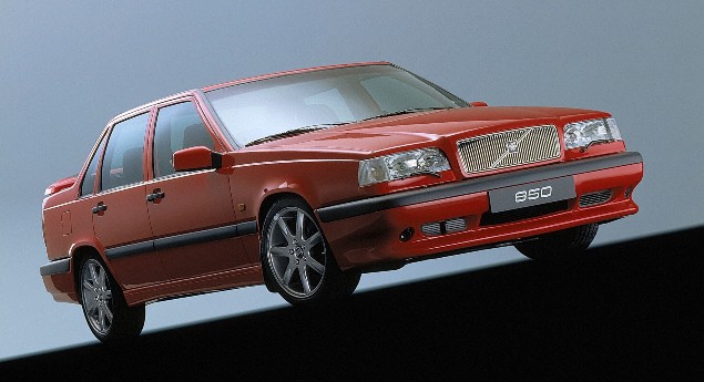 Já foi o Automóvel Mais Seguro do Mundo. Volvo 850 celebra 30 anos