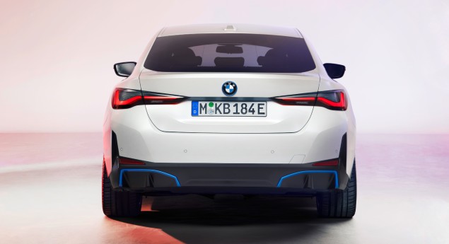 A prometer 590 km de autonomia. BMW mostra o elétrico i4 de produção