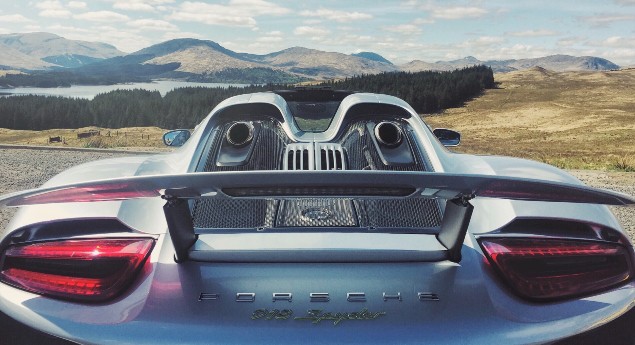 Nunca antes de 2025. Porsche adia sucessor do 918 em prol da eletrificação